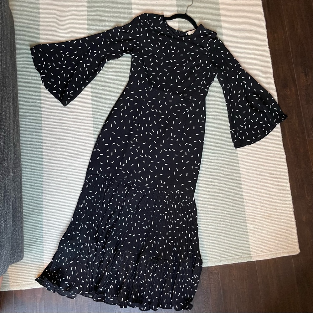 I. Madeline Black and White Long bell sleeve dress, sz XS